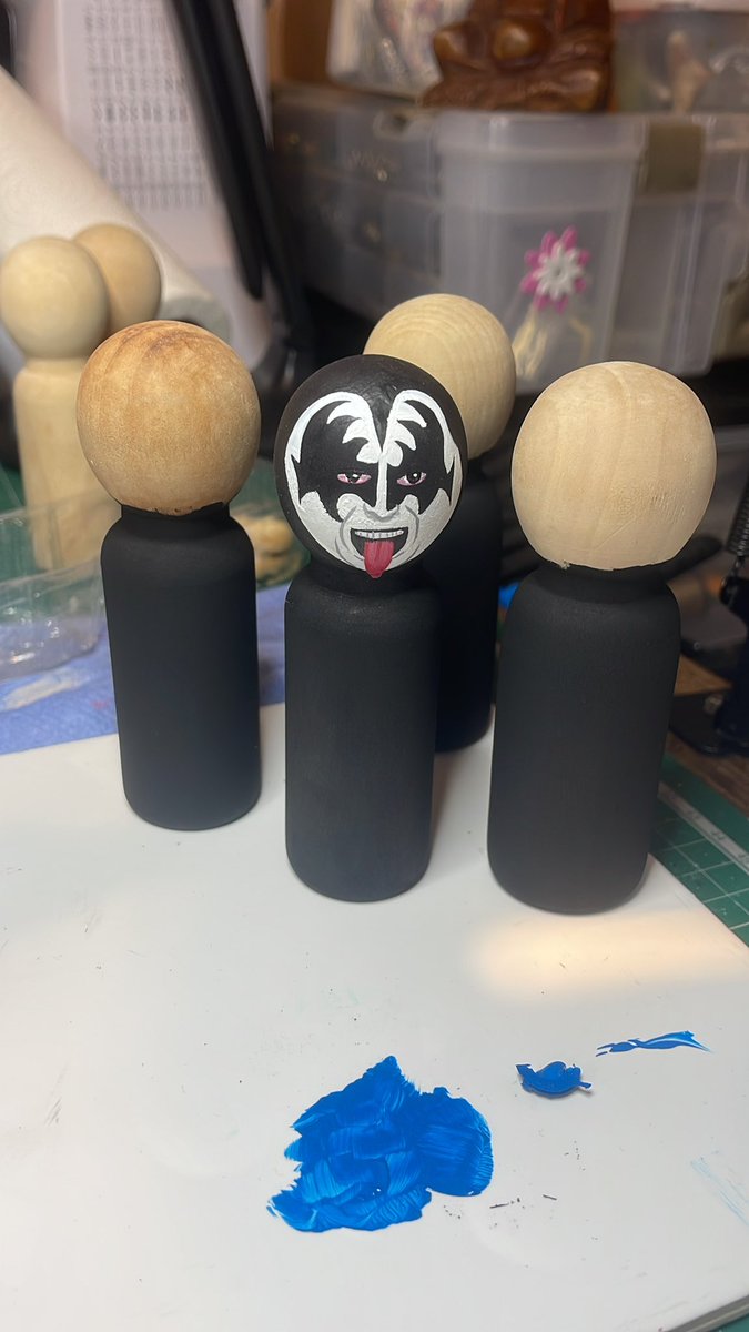 JulieAndowGiles's tweet photo. Wip. #KISS #KISSmakeup #crafting #Saturdayafternoonideas #Genekiss https://t.co/oACrQnogm5