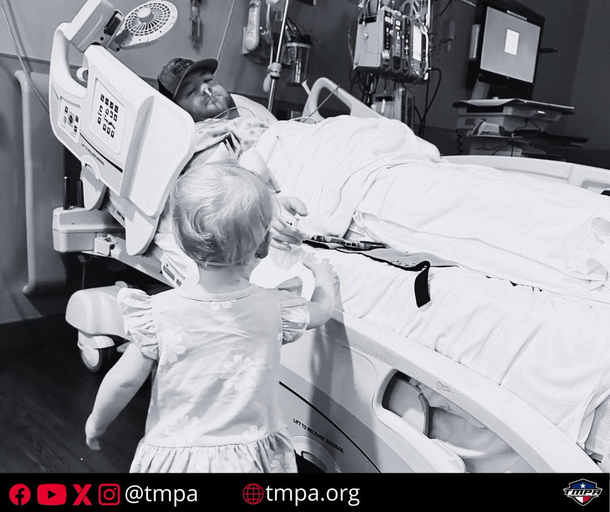 TMPALegislative's tweet image. In the heart of Dallas, a moment captured that silences the noise of the world—a @DallasPD police officer, 𝑺𝑯𝑶𝑻 𝒂𝒏𝒅 𝑾𝑶𝑼𝑵𝑫𝑬𝑫 yet resilient, reaching out to his daughter. The hand that should be there for her milestone moments—her first pitch, her nervous grip on the…
