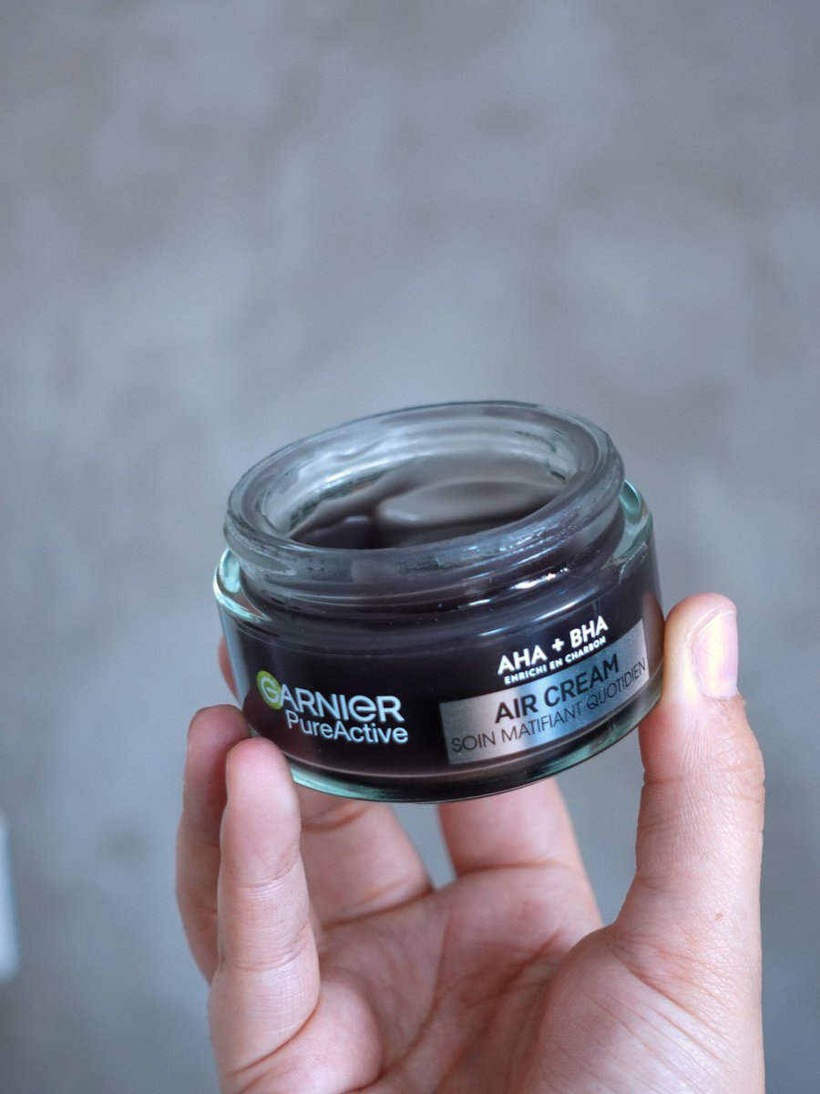clumsx's tweet photo. Découverte du nouveau soin matifiant 3 en 1 dans une formule aussi légère que l’air !

La Air cream de chez @garnierfr, hydrate pendant 48h, régule la production de sébum et réduit les imperfections. 

#garnierfr #garnierskincare #garnierpureactive #sampleo #sampleo_france https://t.co/H33qYky7J7
