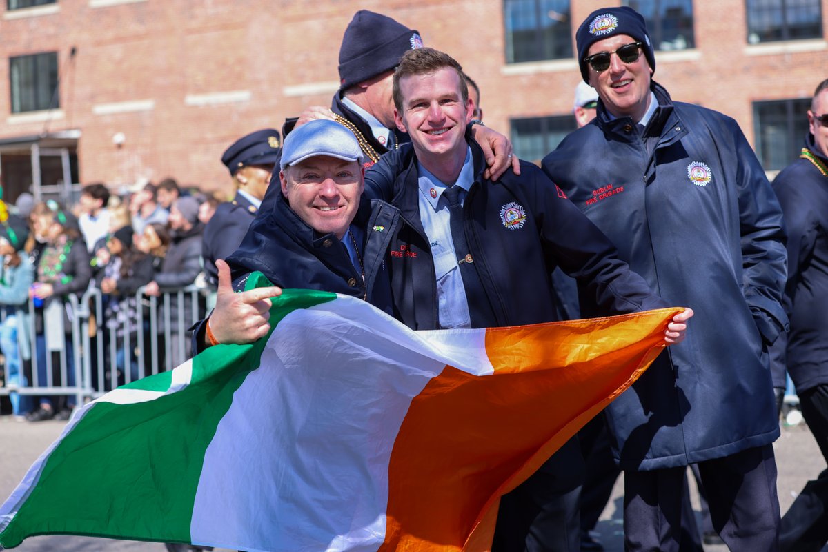 The moment you've all been waiting for is (almost) here! Grab your friends and get ready to celebrate with us tomorrow!

📸: George Comeau 

#southboston #southbostonparade #stpatricksday #southie #boston