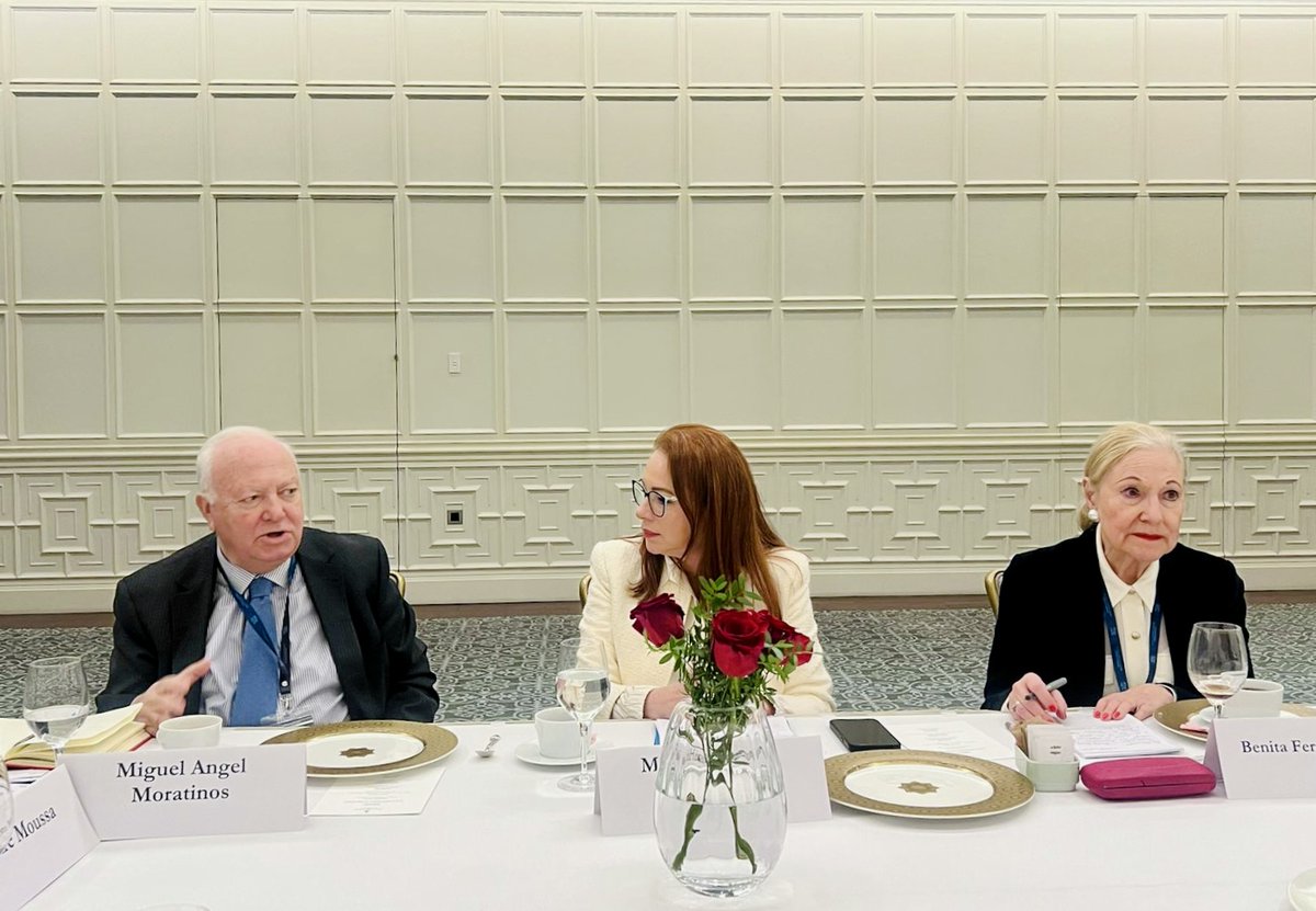 🌍🤝 On the sidelines of the XI #GlobalBakuForum, USG @MiguelMoratinos convened a working lunch with members of his high-level Advisory Council, co-chaired by H.E. @AmreMoussa, Former Minister of Foreign Affairs of Egypt.