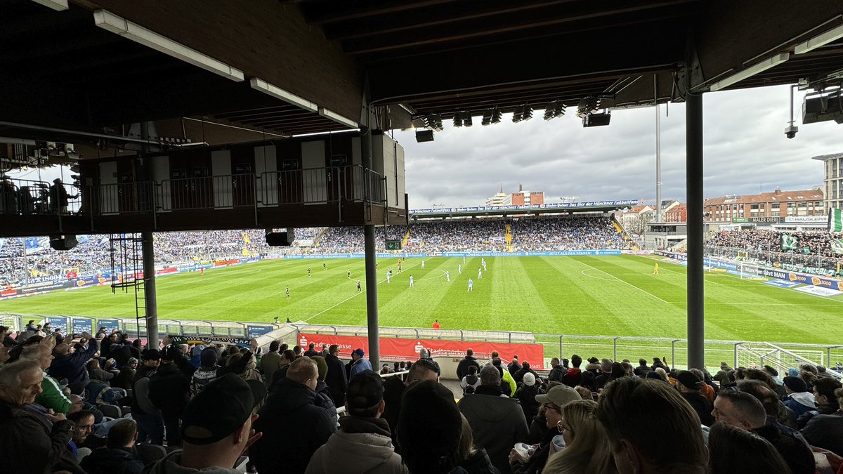 Preussen06's tweet photo. Auf geht’s ins Giesings Höhen ⚫️⚪️💚 #scp06 #M60SCP https://t.co/u7wU3ejwWe