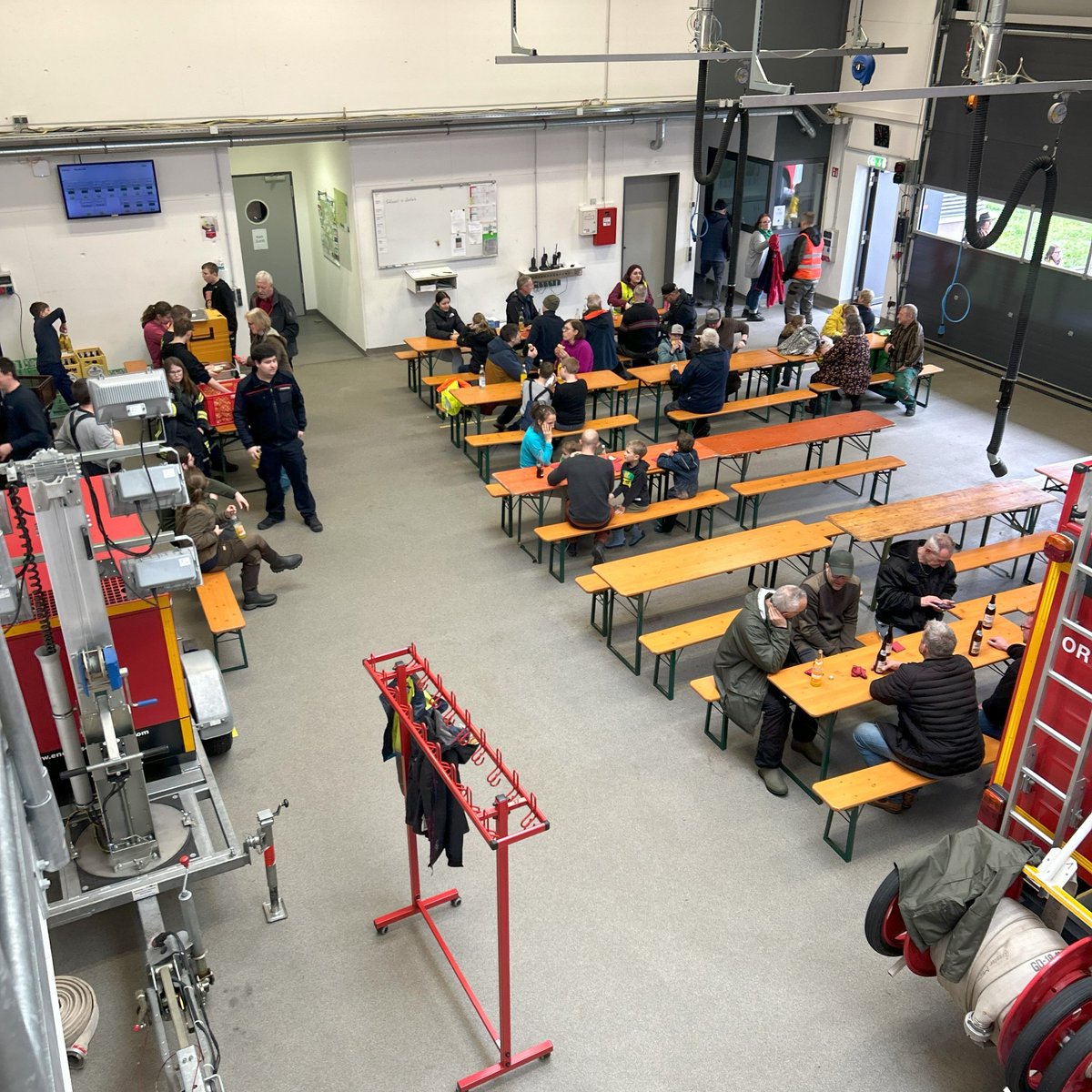 ffwlorch's tweet photo. Heute waren wir bei der Kreisputzete des Ostalbkreis dabei.
#ffwlorch #jflorch #wirfürlorch #seidabei #ehrenamt #ehrenamtverbindet #kreis #ostalbkreis #kreisputzete #lorch https://t.co/2YskAra9Zr