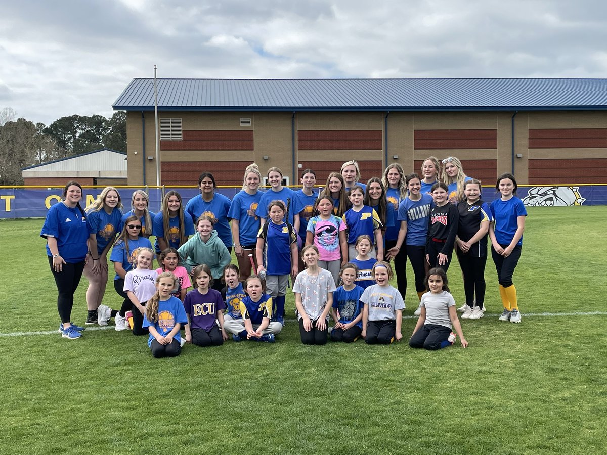 We had the BEST time at our first PHS Youth Softball Camp!! We hope all of the girls learned something and had a great time! Can’t wait for next year!! 💙🥎💛 #LadyDawgs #givingback
