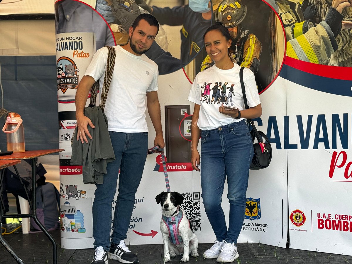 BomberosBogota's tweet photo. Seguimos presentes este fin de semana en la Feria #Alimentarte, con #SalvandoPatas nuestro programa de prevención para las mascotas 🐶🐈‍⬛

Acércate a nuestro stand y reclama la calcomanía que identifica en tu hogar a tu animalito de compañía 🙌🏽 https://t.co/hzJJqAV9wR