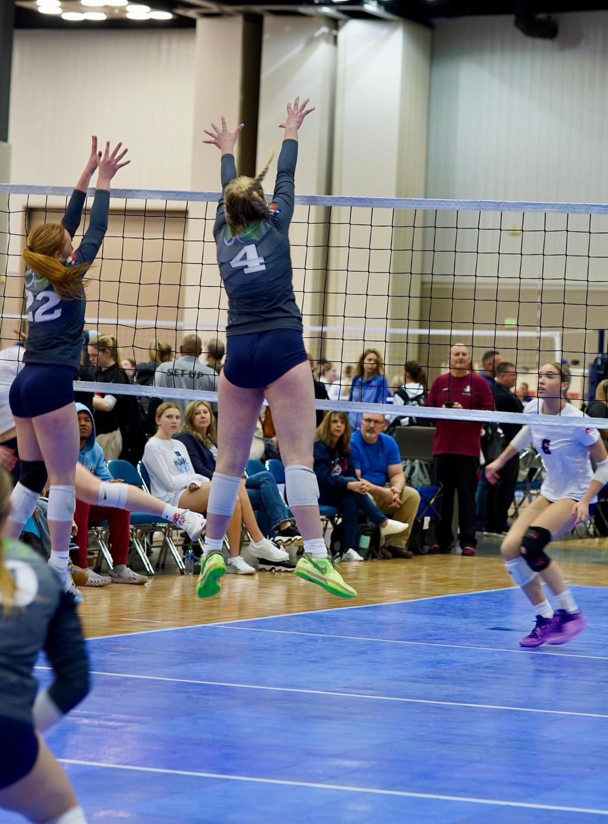 AdelleMccormick's tweet photo. Pics from Day 1 in Indy at MEQ. 📸 #meq #volleyball #opendivison #middleblocker #uncommited25 https://t.co/fTWOjEHF4S