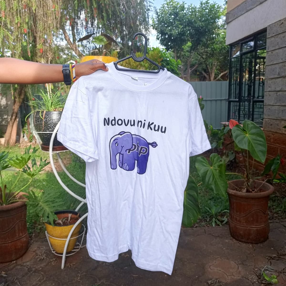 Keshi72438439's tweet image. Hey everyone, my name is Wangechi Karanja, a Software Engineer mostly specialising in Frontend Development.
Just wanted to let you all know about my new store. I sell The Office and Tech Merch, a nice to bring like to your closet. Here are some items.
You can DM to order