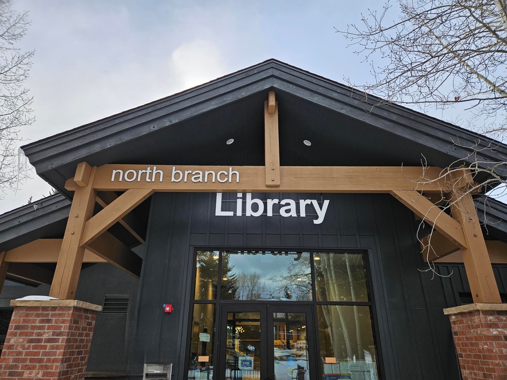 La Biblioteca Silverthorne ha reabierto sus puertas después de las renovaciones. Explora las instalaciones recién ampliadas y remodeladas en su Gran Celebración de Apertura el sábado 23 de marzo, de 10:00 am a 5:00 pm.