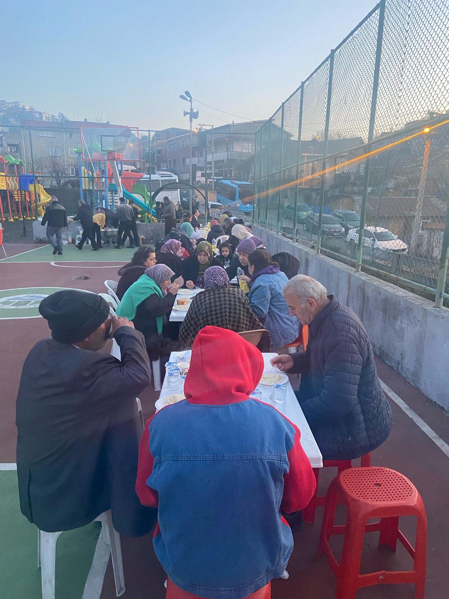 RizvanogluEvrim's tweet photo. Sofralarımızdan iftar bereketi eksik olmasın.

Zonguldak Belediye Başkan Adayımız Sayın Fatih Keleş tarafından düzenlenen iftar programına katılım sağlayarak vatandaşlarımızla bir araya geldik.

Düzenlediği programla birlik ve beraberliğimizin güçlenmesine katkı sunan @AvFhkeles ‘e çok teşekkür ediyorum.
