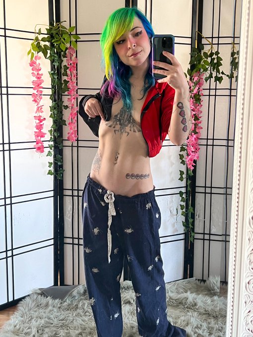 say hi for a 🍒 or 🍑 pic in dms (serious 🫶) https://t.co/KOidkwZdV2