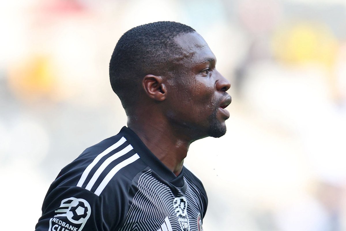 CoachPfumy's tweet image. We call him Sniper @TshegoMabaso  he is back, @orlandopirates #OnceAlways #bucs #weballing