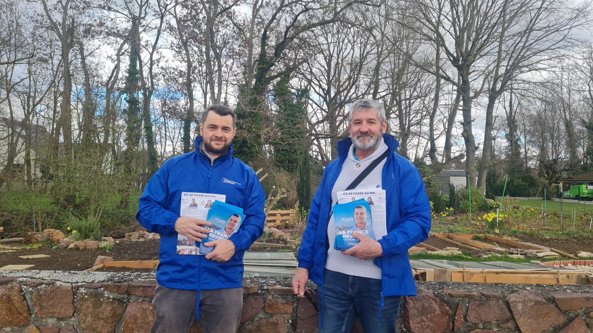 RNAlsace's tweet photo. 🇫🇷 Action boitage à #Sausheim et #Rixheim ! 

#RNAlsace #RN #VivementLe9Juin https://t.co/KawIRAfNFL