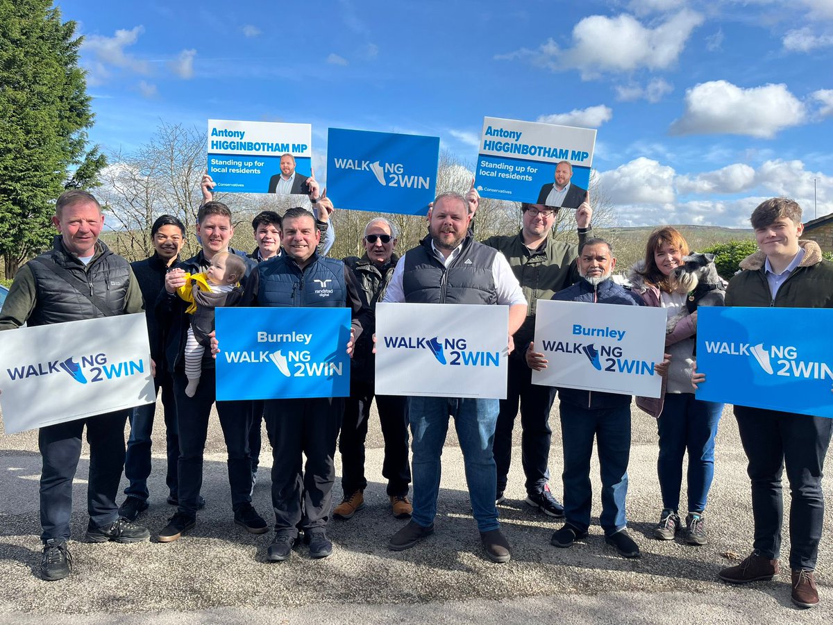 Out in the sun this afternoon! Well, not quite but it’s certainly warming up! Thanks to all the volunteers and councillors who joined our campaigning session with <a href="/antony_hig/">Antony Higginbotham</a> MP 🙂

#walking2win