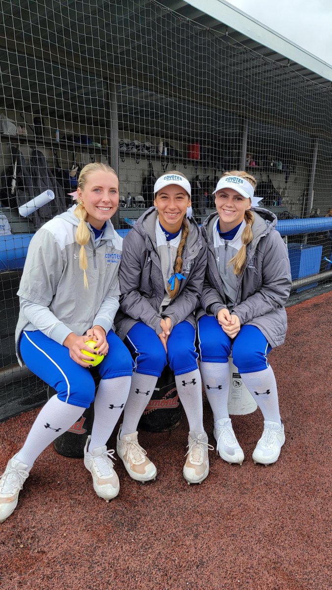 CoachRC16's tweet photo. A lil' pregame smiles before we play ✌️ today! #CSNSoftball 🐾 🐾
#MoreThanAGame # #SatSmiles https://t.co/1UN3kNBJrK
