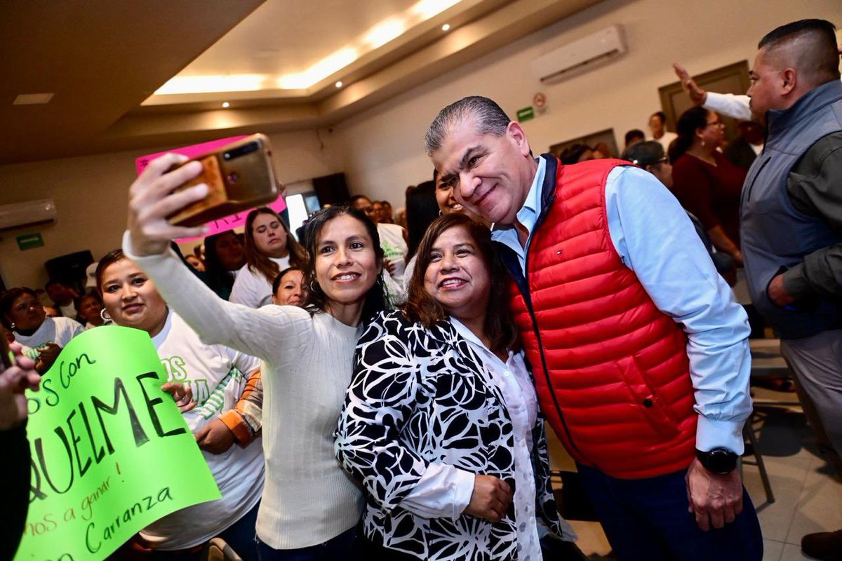 Empezamos nuestra gira por #CincoManantiales saludando a nuestra gran estructura de #Nava. Su entusiasmo y dedicación son fundamentales en esta elección, donde tenemos como objetivo llegar al Senado para buscar mejorar los apoyos para Coahuila. 
(1/2)