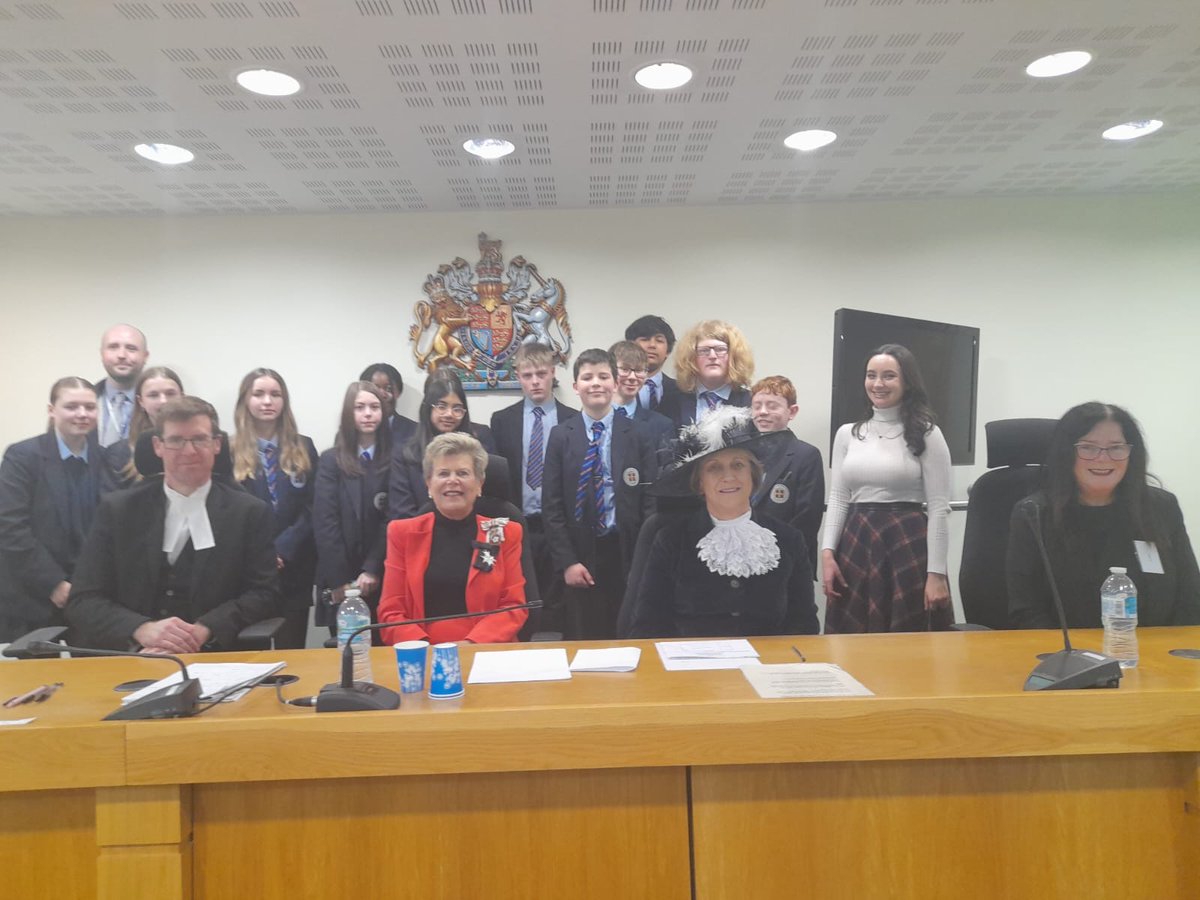 Many congratulations to our Defence team who won their round at the Bar Mock Trial this morning, and to our senior teams who performed so well later in the day. A huge thank you to Mr P & Miss C for the many invisible hours practising, training teams, and accompanying pupils.🙂
