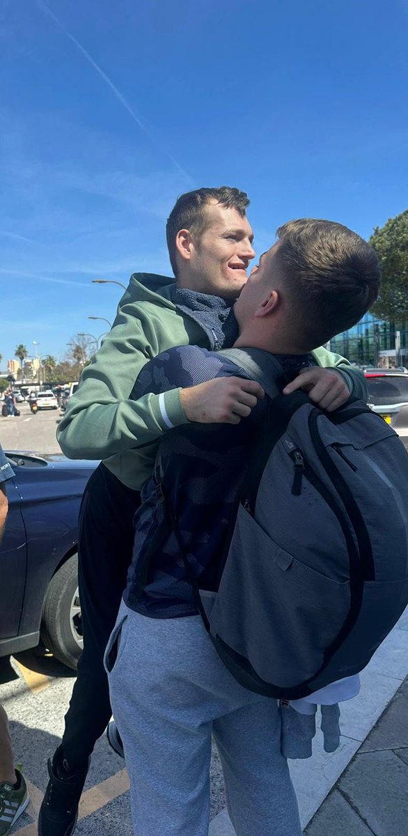 TeamSean24_Gib's tweet image. Hi 🌍 well they are back from Uni ❤️ for Easter 🐣 so lots of cuddles and smiles all round #TeamSean #AngelmanSyndrome #ForwardAlwaysForward