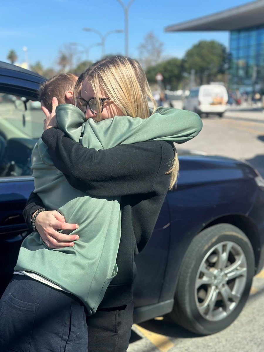 TeamSean24_Gib's tweet image. Hi 🌍 well they are back from Uni ❤️ for Easter 🐣 so lots of cuddles and smiles all round #TeamSean #AngelmanSyndrome #ForwardAlwaysForward