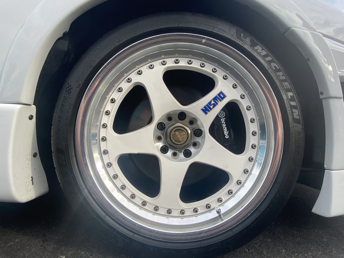 bir4y's tweet photo. saw a real 400r in person. It was parked next to a somewhat normal r34 and the 34 was getting more attention 💀💀 sick to see this in the states though, never thought I’d get the chance to see one in person https://t.co/M3Yf1rByl2