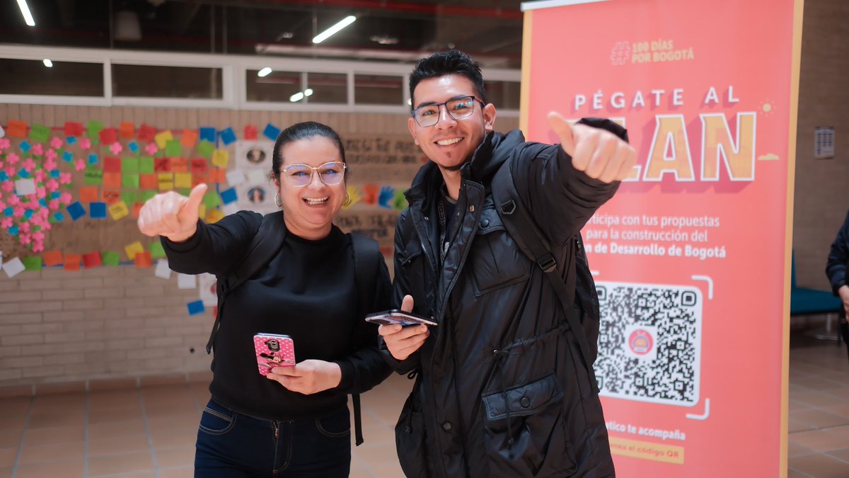 SecGeneralBog's tweet photo. #PégateAlPlan | Continuamos por toda Bogotá construyendo el Plan Distrital de Desarrollo. Hoy el turno fue para los 800 estudiantes de Uniminuto Sede Perdomo, quienes aportaron sus propuestas a través de #Chatico para vivir en una ciudad cada vez mejor 💛❤️ https://t.co/hbcnJQk3jV