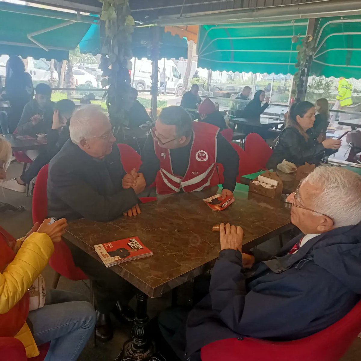 bursatip's tweet photo. Nilüfer Belediye Başkan Adayımız Özcan Sönmez ile Agora çarşısında esnaf ziyareti gerçekleştirdik. 
Bu seçim "Değişmek Şart! "diyebileceğimiz ilk seçim.
Oylar tipe, oylar Özcan Sönmez'e! 

#değişmekşart #tipbursa https://t.co/cI09VCv7KB