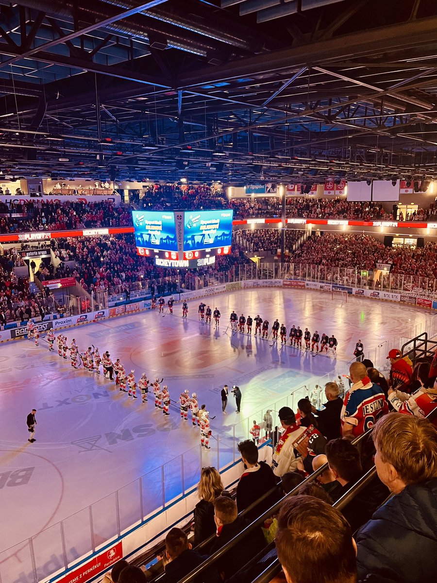 JBolechova's tweet photo. Jdeme na to!!
#playoff #tehl #derby https://t.co/13pD2ICzz3