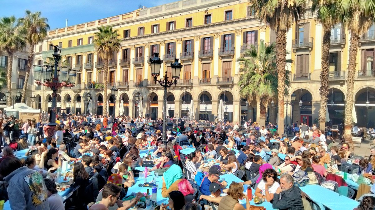 La Negreta - Espai Social del Gòtic #SomBarri tweet media