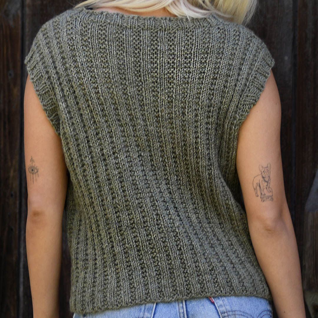 CascadeYarns's tweet photo. Bubbles Vest in Cascade 220
Designed by Cheryl Murray
Download this free pattern on our website - https://t.co/yzDA03ihfX
#CascadeYarns #Cascade220 #knittop #knitinspo #fashion #bubbles https://t.co/dfjXGIQHm6