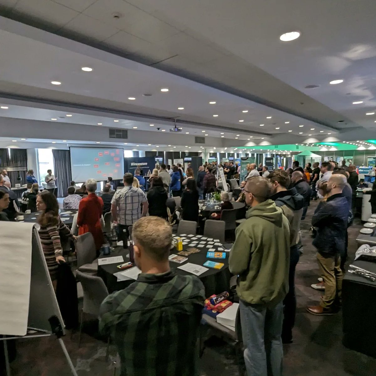 AwardsVeterans's tweet photo. Great day for our team at the Gen Dit Network- Bristol Event

Well done to Chris Shaw, Mel and everyone involved with organising and supporting the event today! Great numbers,  keep up the brilliant work! 

#GenDit #Bristol #Event #veterans #military #networking https://t.co/IsRypszVwh