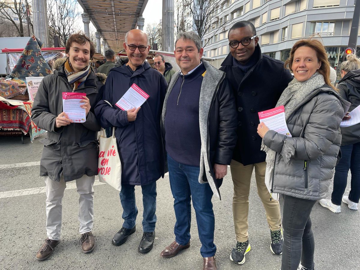 Ce matin, au marché Auriol, les camarades de la section @psParis13Est et <a href="/jerome_coumet/">Jérôme Coumet</a> en campagne pour les #Europeennes2024 🇪🇺 Echanges très fructueux avec les habitants de #Paris13 et appel à voter la liste du progrès social et environnemental emmenée par <a href="/rglucks1/">Raphael Glucksmann</a> 👊👊👊