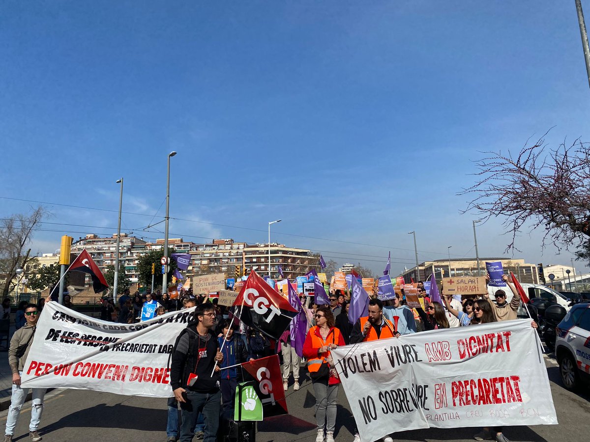 Les treballadores de @CreuRojaBCN estem en lluita per un conveni digne. Visca la lluita de la classe treballadora!