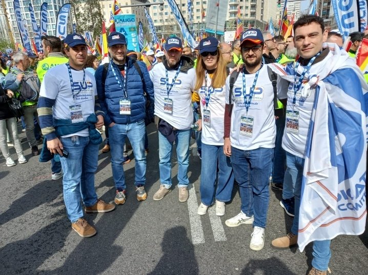SUPBaleares's tweet photo. Hoy hemos estado en la manifestación de Madrid para pedir el cumplimiento íntegro del acuerdo de la equipación salarial 

#ProfesionDeRiesgoYa 
#JubilaciónDigna

Más de 40.000 personas hemos asistido 

Marlaska nos has escuchado? O sigues haciendo oídos sordos https://t.co/MYOxSG9s2k