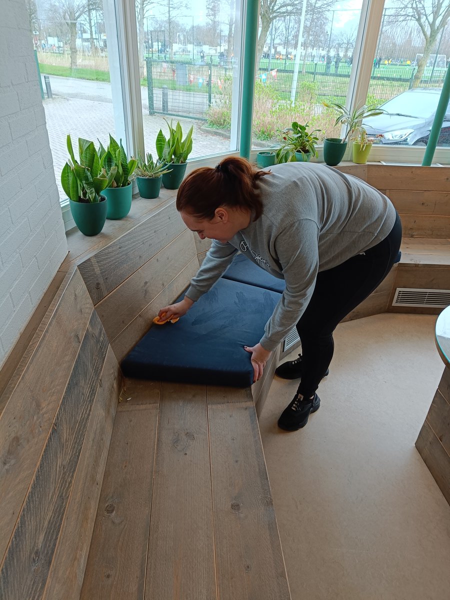 Sommige dingen zijn zekerheidjes; VVD Zaanstad is met #NLdoet bij Manege de Blijde Ruiters in Zaandam. Kijken nu al uit naar volgend jaar!