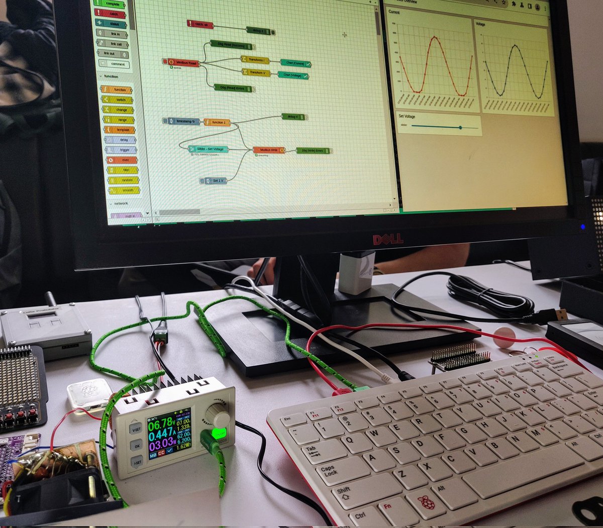 horcicaa's tweet image. Ovládáme Riden zdroj z #NodeRED na stánku @bastlirna na konferenci @InstallFest_SH. Stavte se #svedciridenovi 🙂