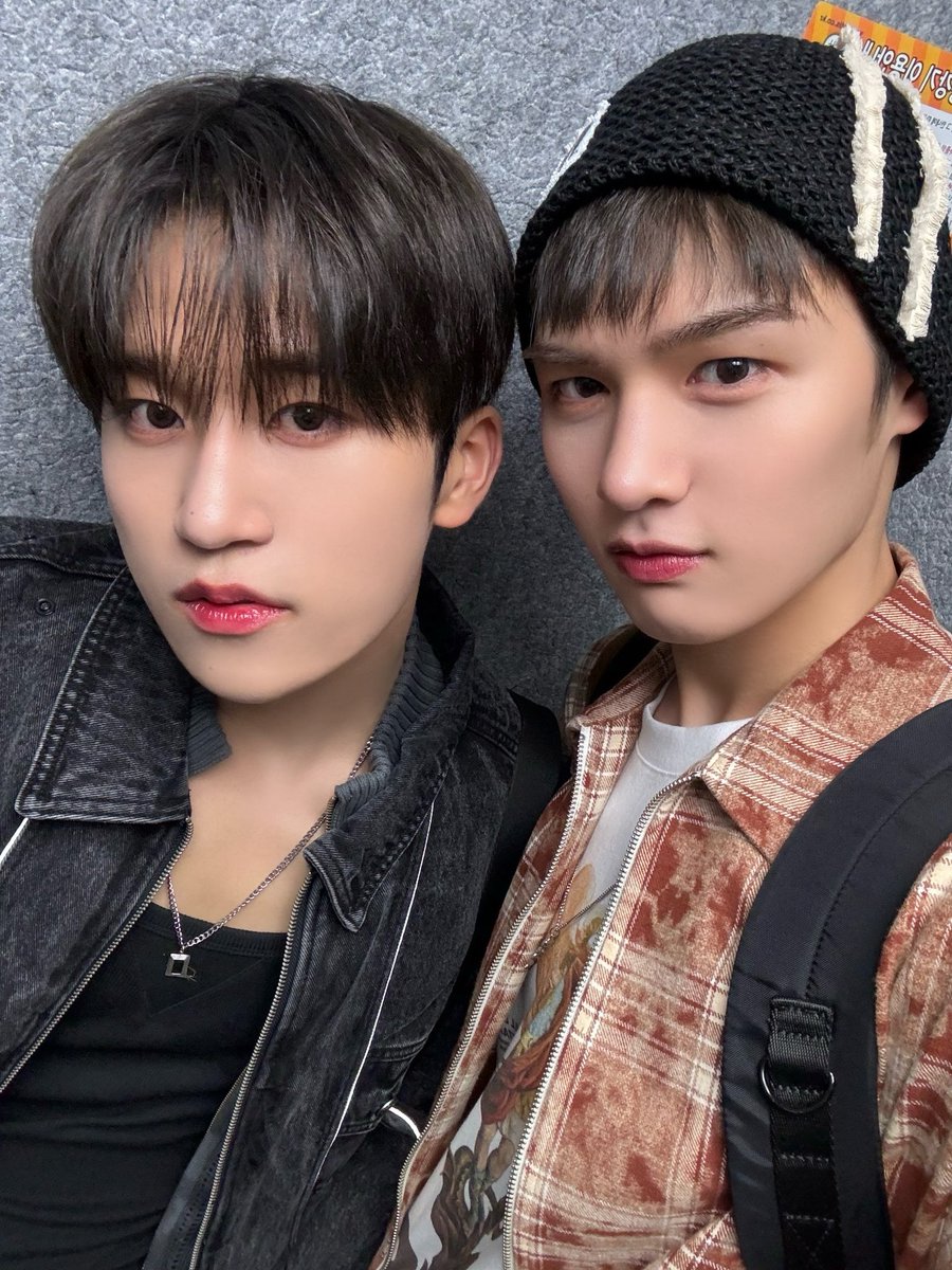 [#지은호 #준우] 
호우즈☔️ 왔다🤍❤️

#루네이트 #LUN8 #호우즈 #NEW #조합명