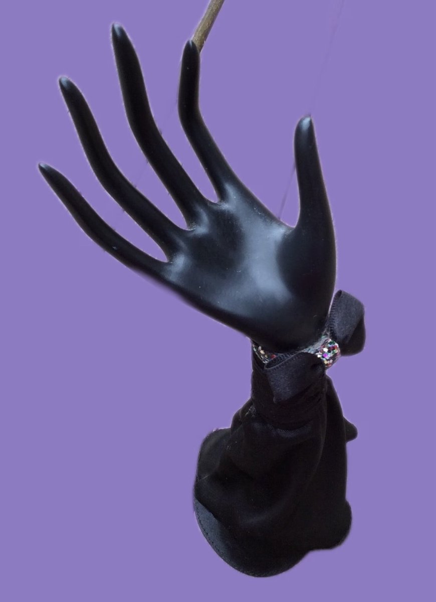 GothicGlass's tweet photo. CA$80.00
#handdisplay #Blackhand #ringstand #Feminine #Mannequin #goth #blackformaldress #eveninggown from
GothicGlassStudio Etsy #etsy #etsycanada #etsyvintage #vintagedecor #movieprops #stagesetdesign #housestaging #theatreset https://t.co/fLSvXNv9q8 https://t.co/XCj7RqyN9u