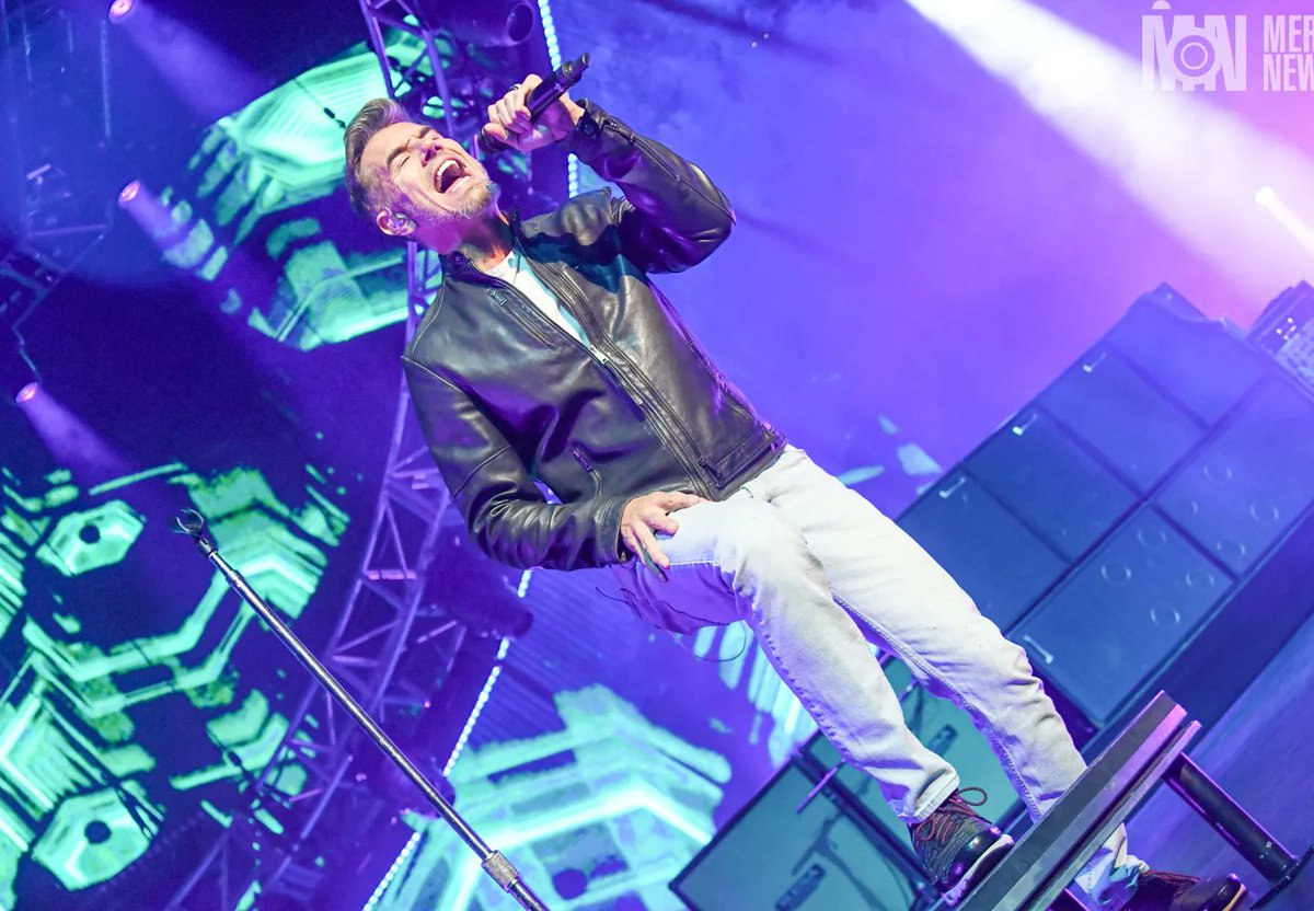 unitard311's tweet photo. It was a Happy 311 Day indeed 💜
@311 absolutely smashed it again! 
#311day https://t.co/iEhTzPk5du