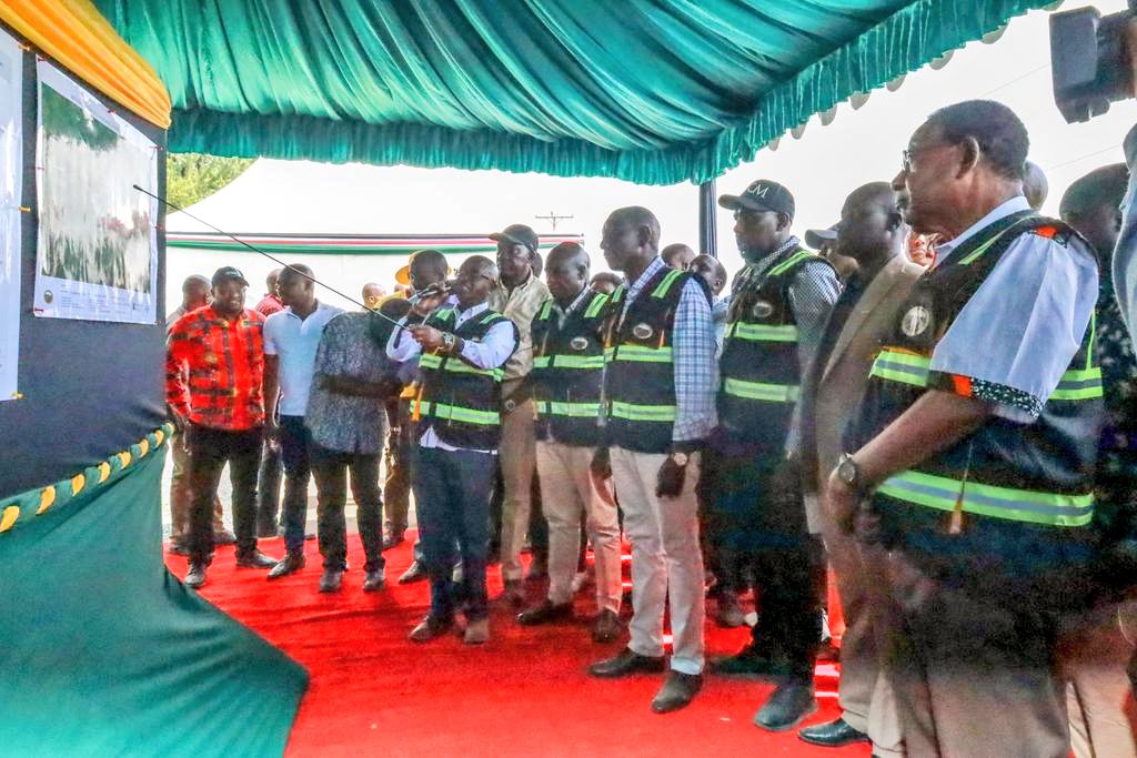 Today H.E President Dr. William Samoei Ruto, C.G.H has launched the Rehabilitation and Upgrading of 10Km of Urban Roads in Bomet County.The urban roads project will enhance accessibility of people,goods & services as well as give the Town a major facelift . KURA takes pride in…