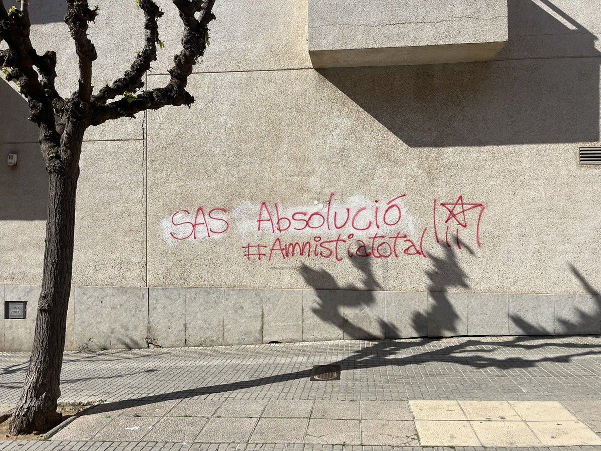 Desde l’Empordà màxima solidaritat amb les que segueixen lluitant! Sempre amb tu @sasabsolucio 🖤✊🏼