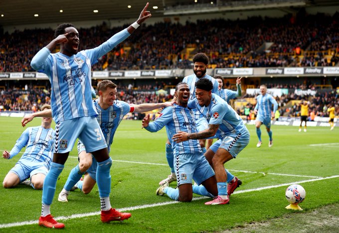 An image of the Coventry City players celebrating Haji Wright's late winner