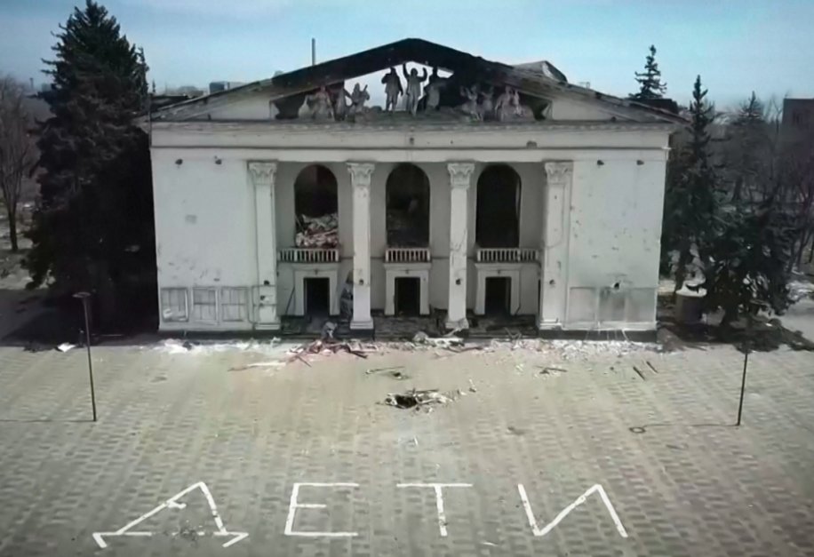 andyqpr067's tweet photo. @RussiaUN Mariupol Theatre MURDERS 16th March 2022
de ty
dity
deti
#russiaIsATerroristState
#russiaIsANaziState
#russianWarCrimes
#russiansAreChildKillers
#de_ty
#dity
#deti https://t.co/OjhETFc9Pd