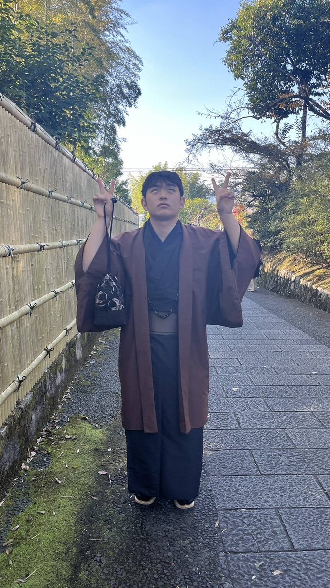 部員紹介4日目
朝練にもきてくれる面白い先輩です！

名前　前島健太

役職　無し

学部学科　理学部応用物理学科

得意種目 S1 無し

出身　千葉県

水泳歴　11年

好きな食べ物　ラーメン

今年の目標　
痩せる！今年こそ痩せる！

新入生への言葉
気軽に泳いでいきましょ〜