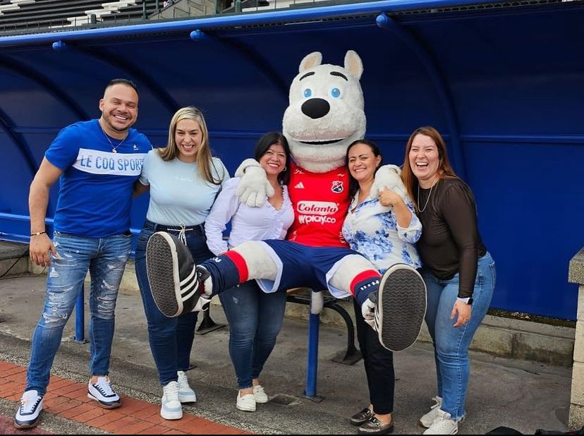 shirleyortizos2's tweet image. #itagüí Participamos en la entrega oficial de uniformes para las niñas de nuestra ciudad de Itagüi, en alianza de nuestra Administración Municipal y  el Deportivo Independiente Medellín “Equipo del Pueblo”.@AlcaldiaItagui @DIM_Oficial @DiegoTItagui