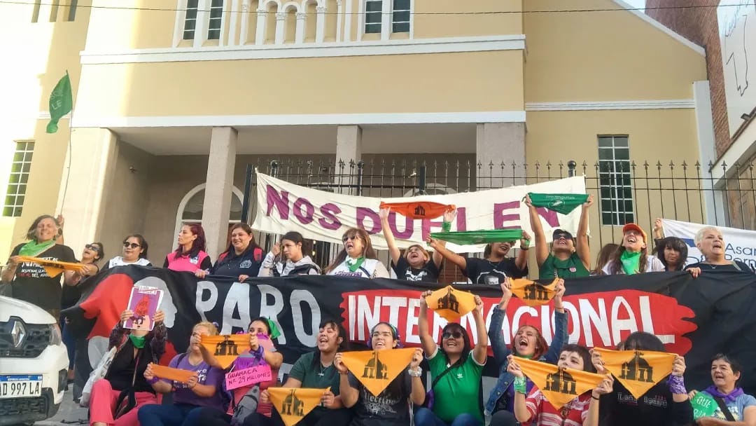 multivivas's tweet photo. 📢 luchar con la compañera 💪 🔥💜 https://t.co/31ZYoKZHvq