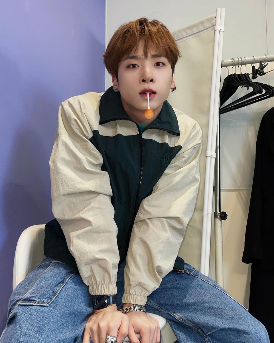 ⠀
⠀⠀⠀⠀⠀⠀⠀⠀⠀⠀⍋ ' чou're 𝘀𝘁ucʞ on mч 
⠀⠀⠀⠀⠀⠀⠀⠀⠀⠀bōdч lı𝗸e α ─ tαtt:𝗼𝗼 ❟❟
⠀