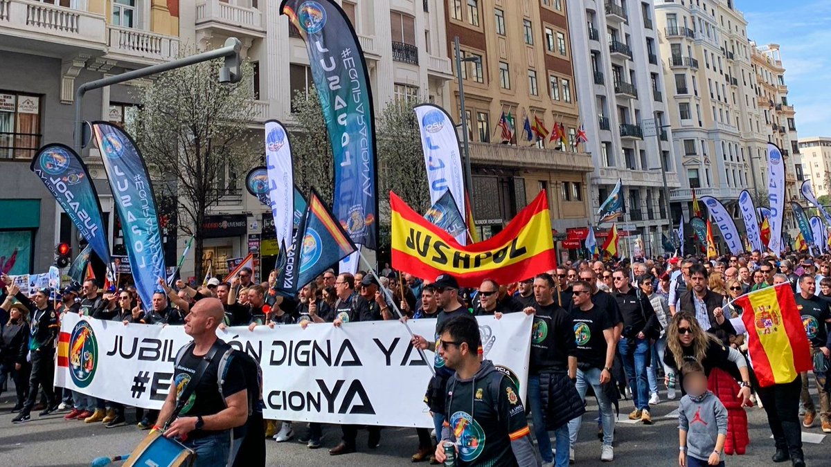 #JusapolJaen asiste a la Manifestación de #Madrid16M por una justa #EquiparacionYa, donde incluya la #ProfesionDeRiesgoYa y una #JubilacionDignaYa para @policia y @guardiacivil @Jupol_Jaen @JuciljaenO #EquiparacionYa16M #JUSAPOLenMADRID16M #JUCILenMADRID16M #JUPOLenMADRID16M