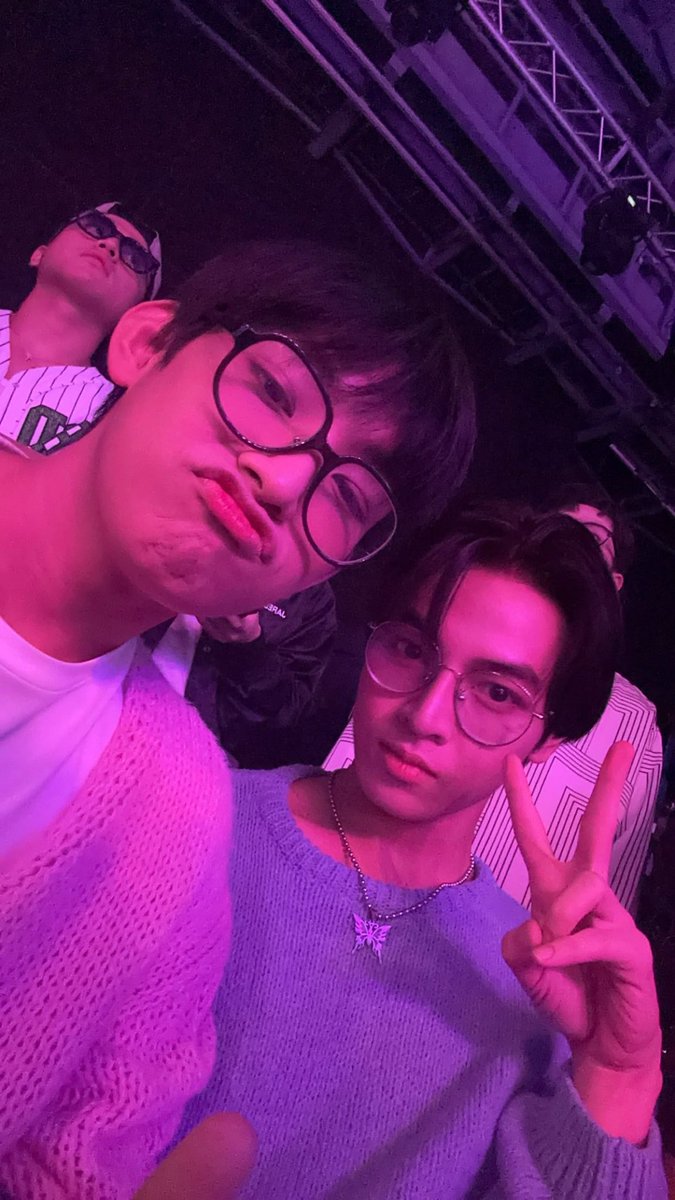 axllukecab's tweet photo. Twinning!! https://t.co/ykDj8h9YGR