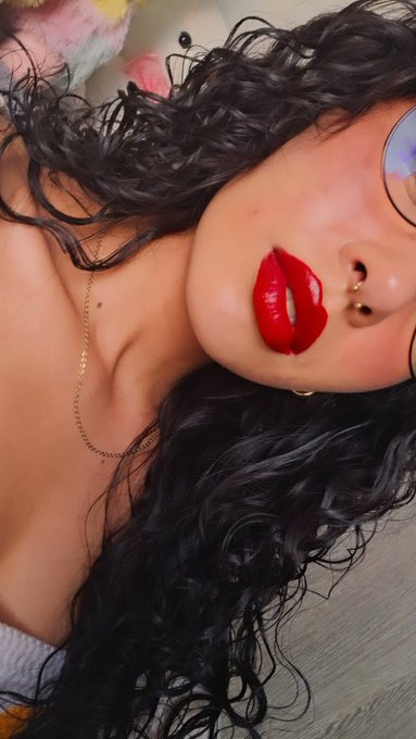 Ufff amor mis labios rojos, alguien que me regale labiales yaaaaa https://t.co/NyCKADVWrC<a href="/tag/felizmartesatodos"class="tags"><span>#felizmartesatodos</span></a>