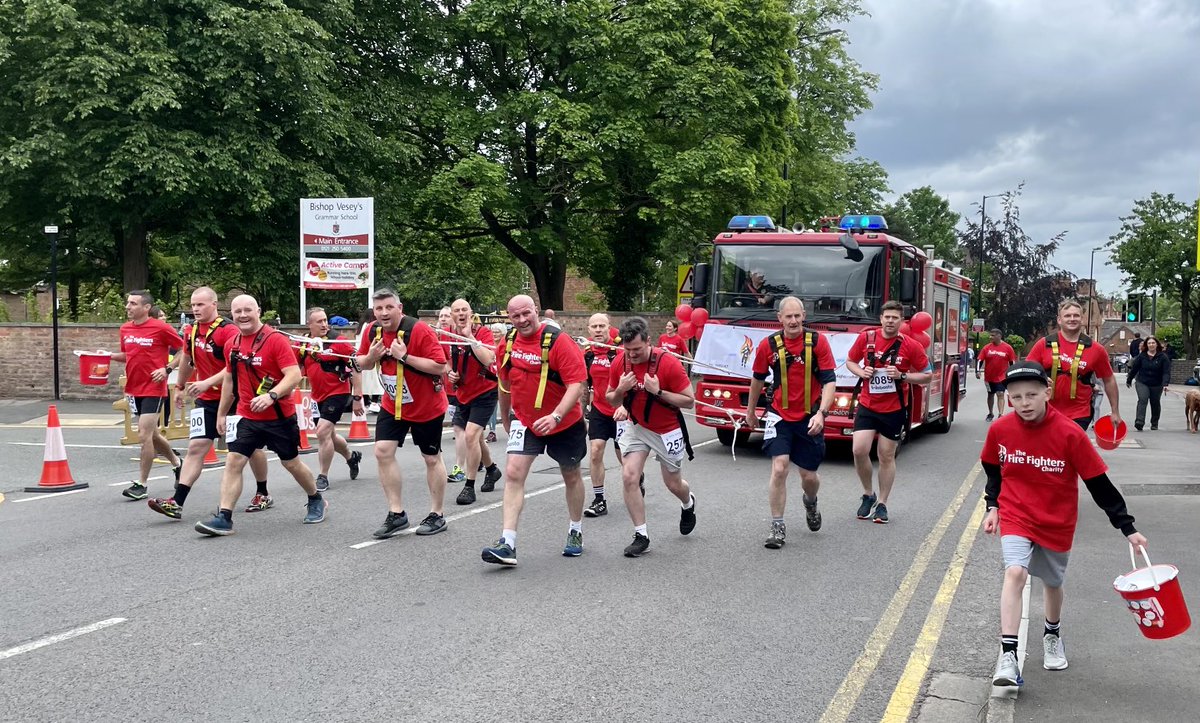 Fire engine pull at Royal Sutton Fun Run 2024. 8.5 mile course raising money for ⁦@firefighters999⁩ helping sick and injured firefighters. Just giving justgiving.com/page/fire-engi…