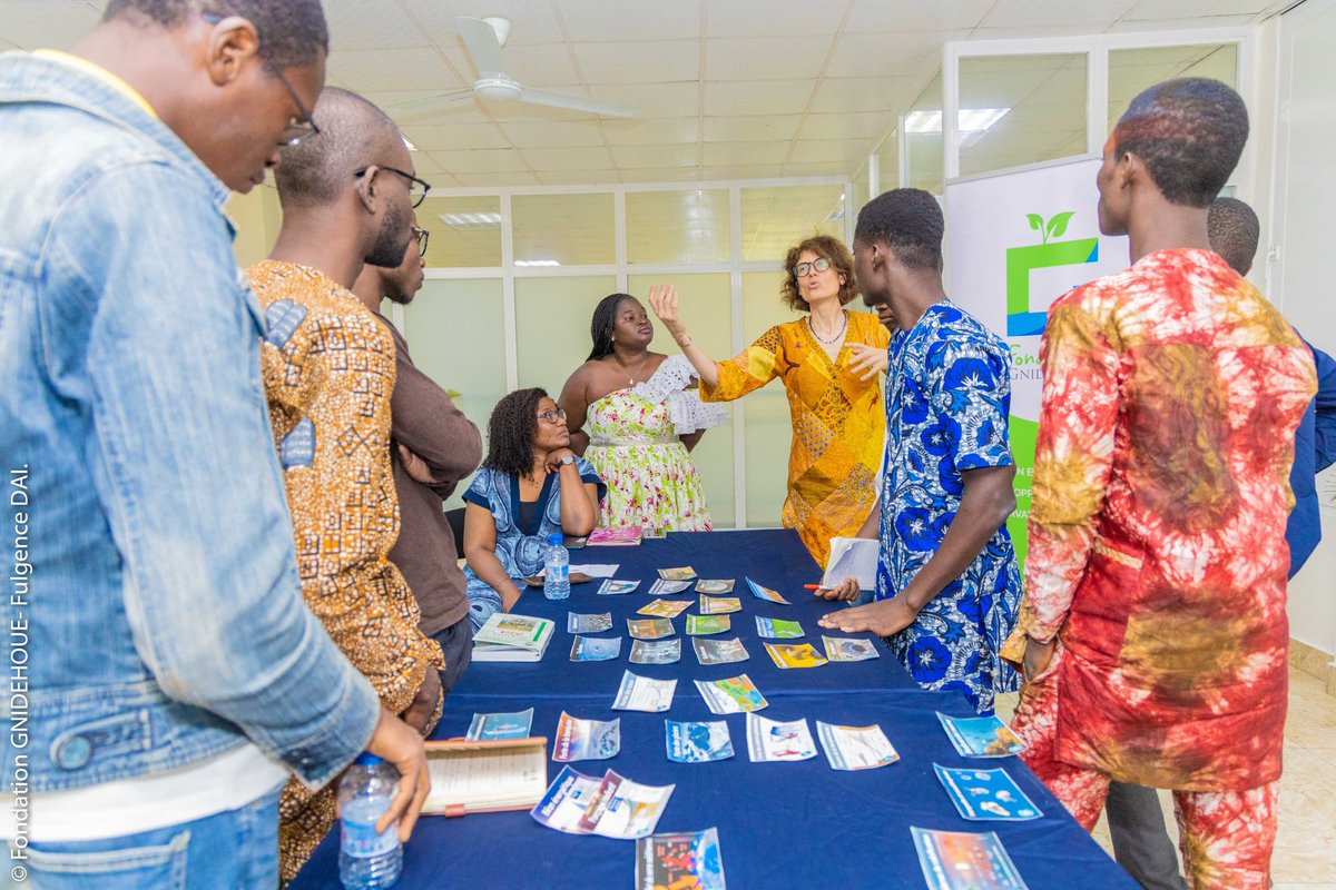 🪴La fresque du climat.
Parce que choisir l'inaction c'est renoncer à la planète. 
La fresque du climat reste une activité d'apprentissage rapide, facile et adaptée. Merci à la fondation GNIDEHOUE pour avoir organisé cette formation des formateurs.
Oui, nouveau formateur je suis.